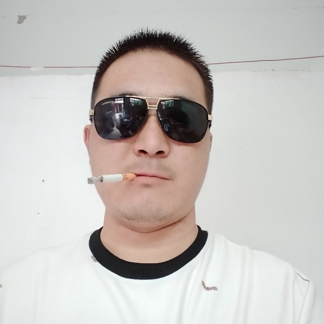 白伟伟的第一张照片--榆林闪婚服务中心